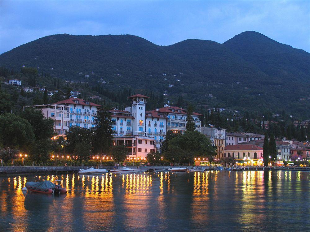 Hotel Savoy Palace Gardone Riviera Exterior photo