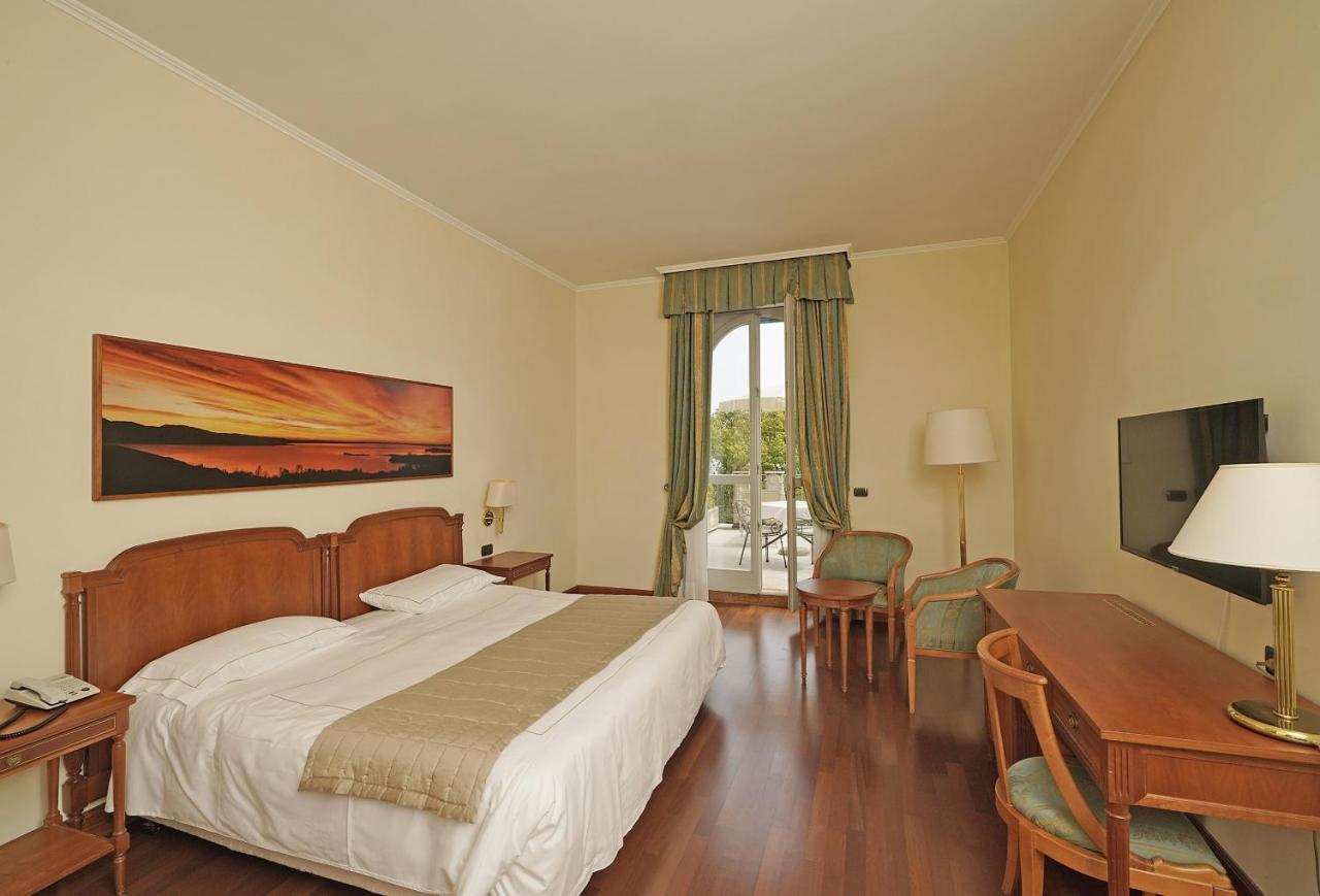 Hotel Savoy Palace Gardone Riviera Exterior photo