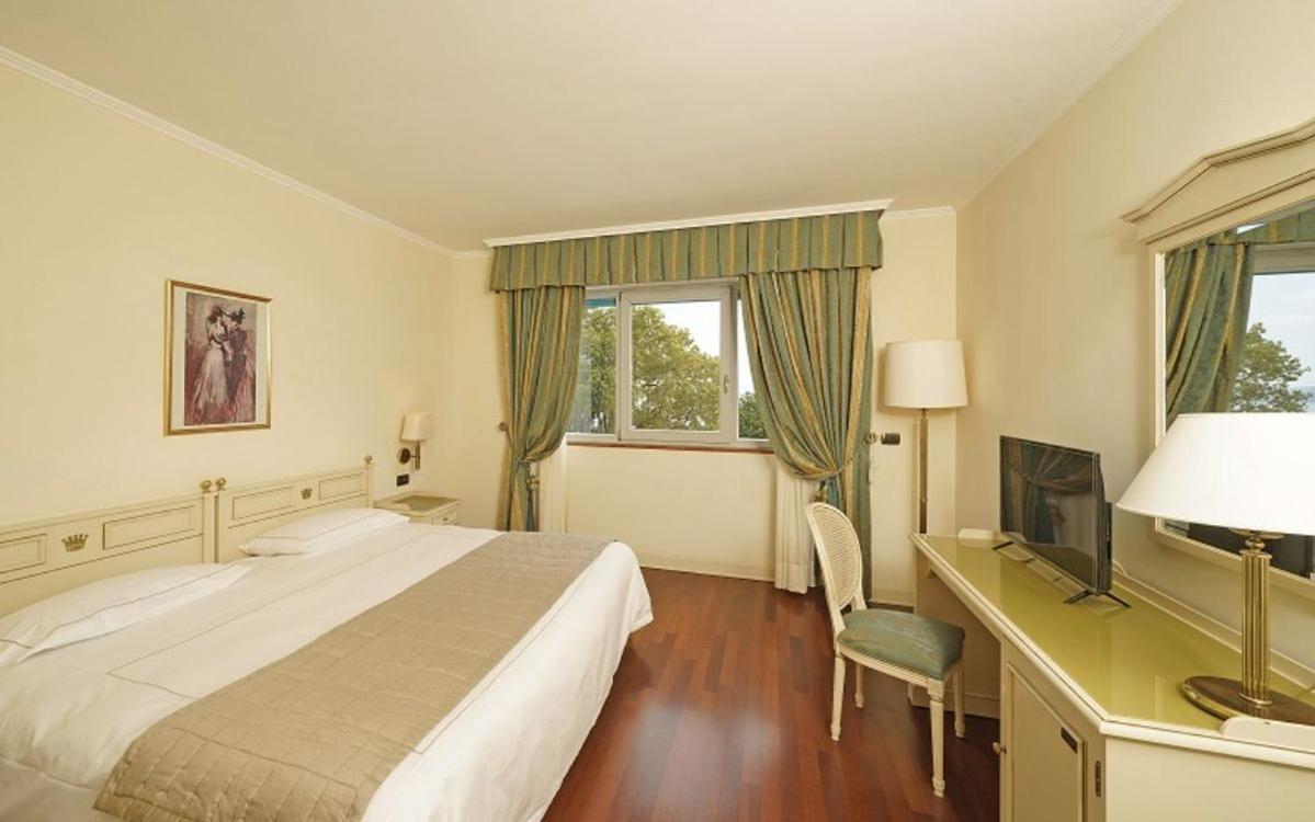 Hotel Savoy Palace Gardone Riviera Exterior photo