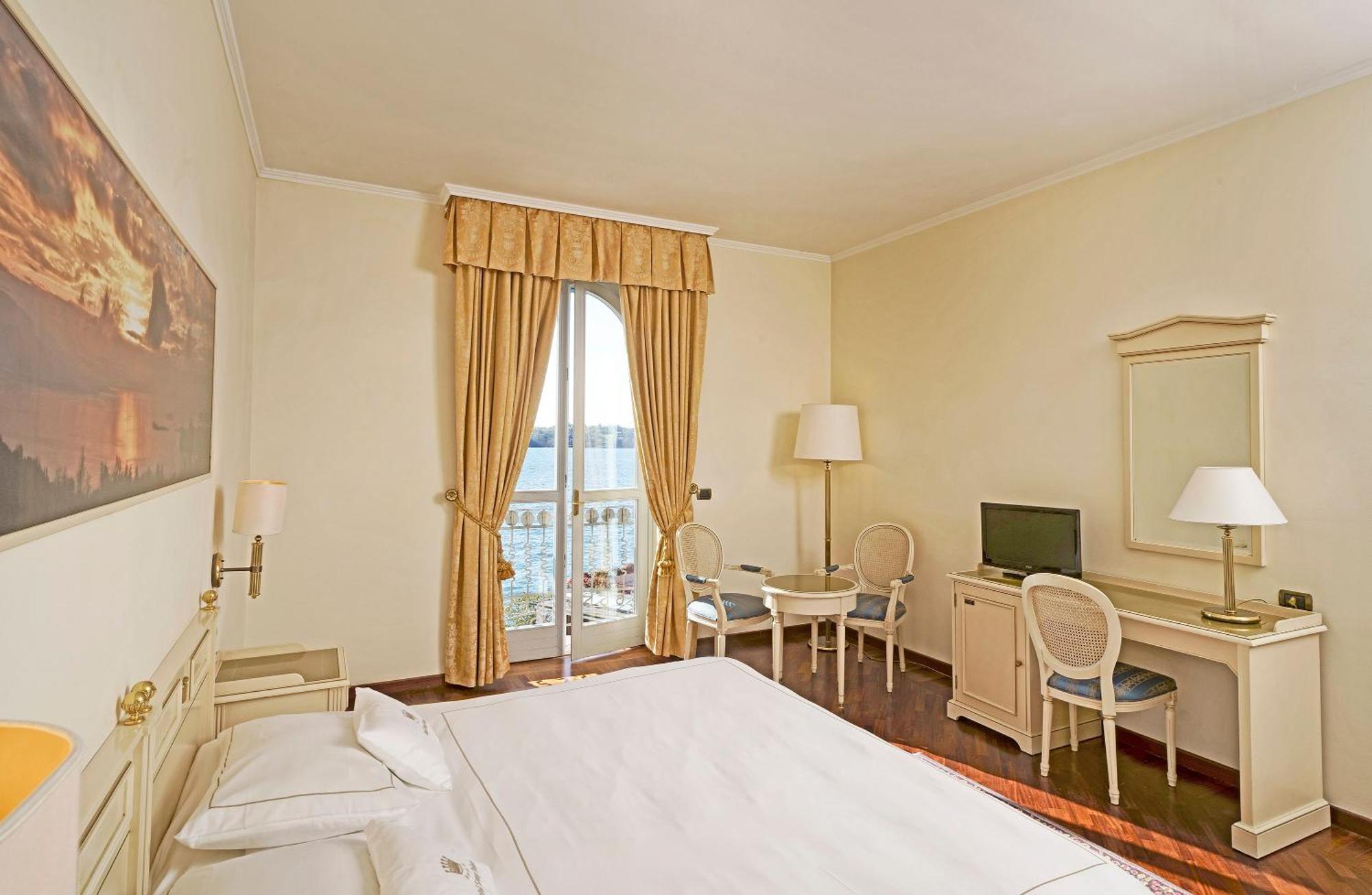Hotel Savoy Palace Gardone Riviera Exterior photo