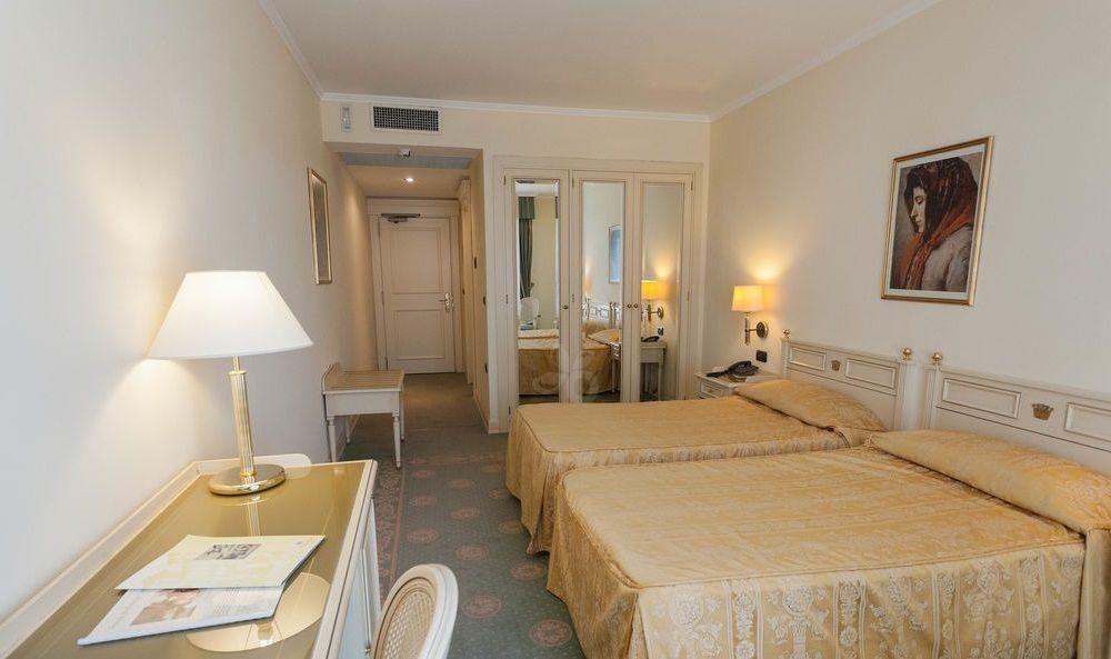 Hotel Savoy Palace Gardone Riviera Exterior photo