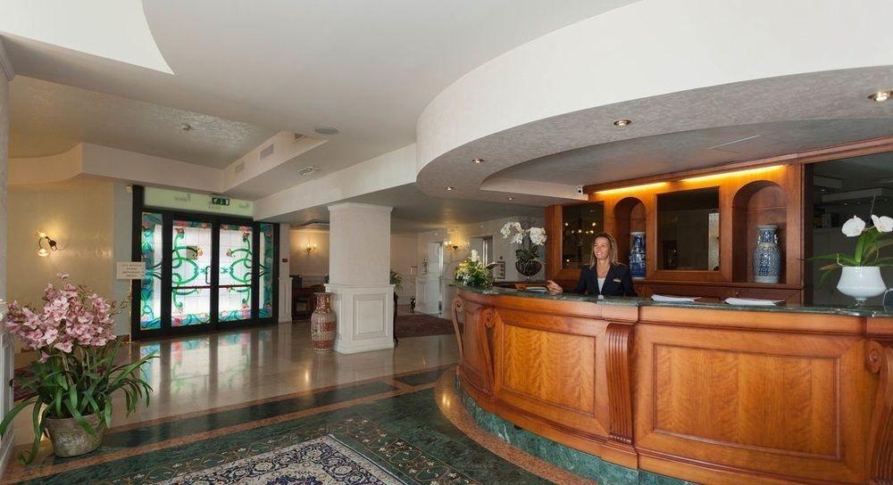 Hotel Savoy Palace Gardone Riviera Exterior photo