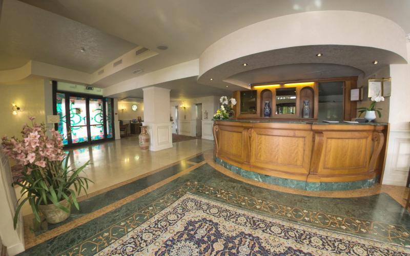Hotel Savoy Palace Gardone Riviera Exterior photo