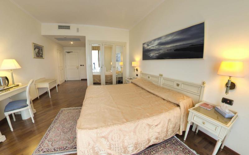 Hotel Savoy Palace Gardone Riviera Exterior photo