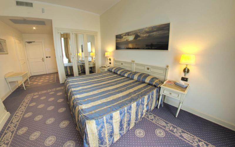 Hotel Savoy Palace Gardone Riviera Exterior photo