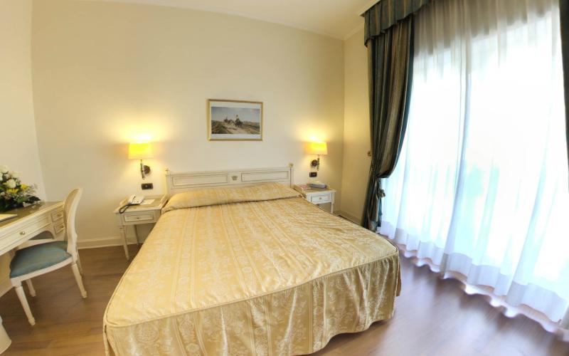 Hotel Savoy Palace Gardone Riviera Exterior photo