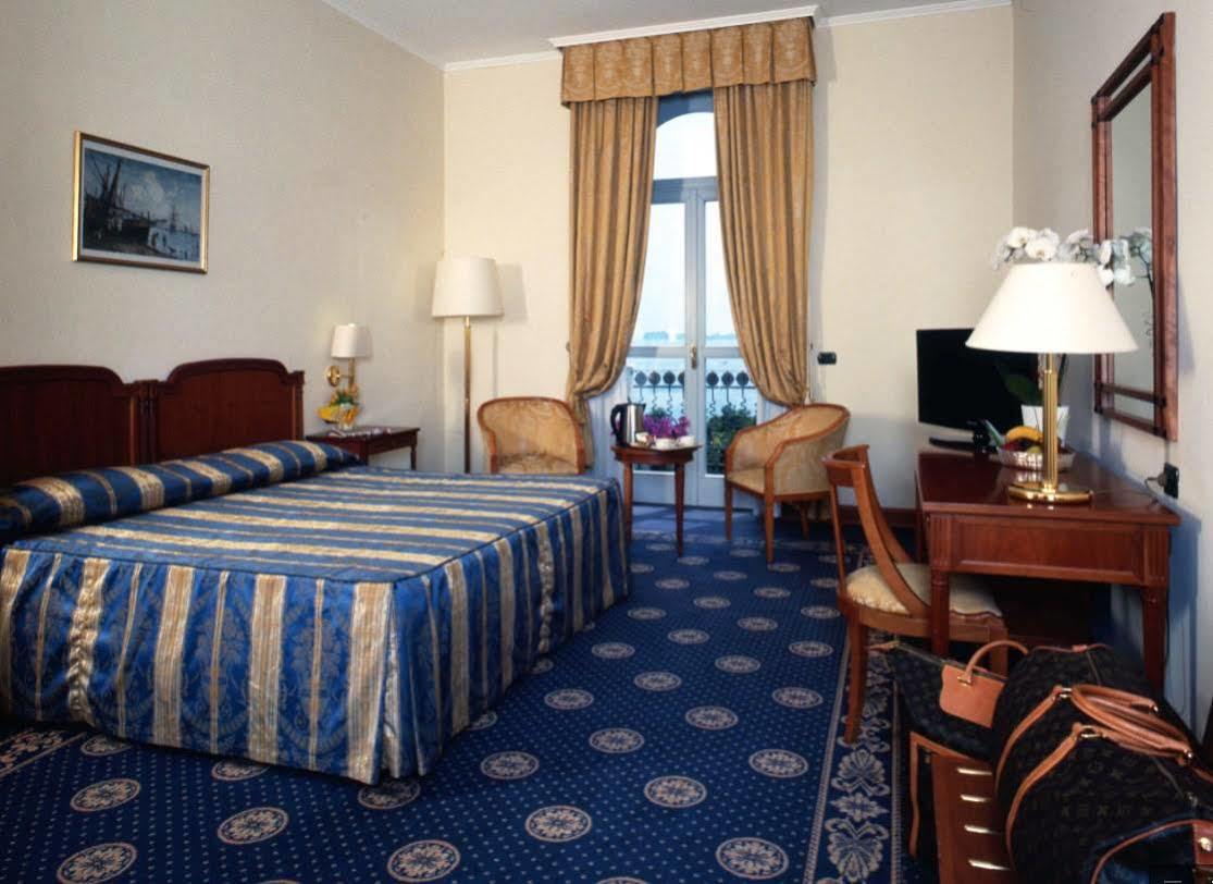 Hotel Savoy Palace Gardone Riviera Exterior photo